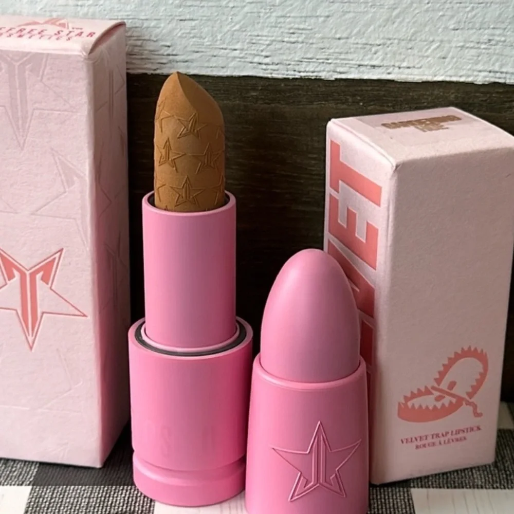 Jeffree Star Velvet Trap  Lipstick in GardeningHoe NIB